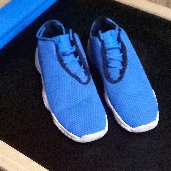 "Jordan Future Low BG 'Photo Blue'  GOAT" - Picture 1 of 2